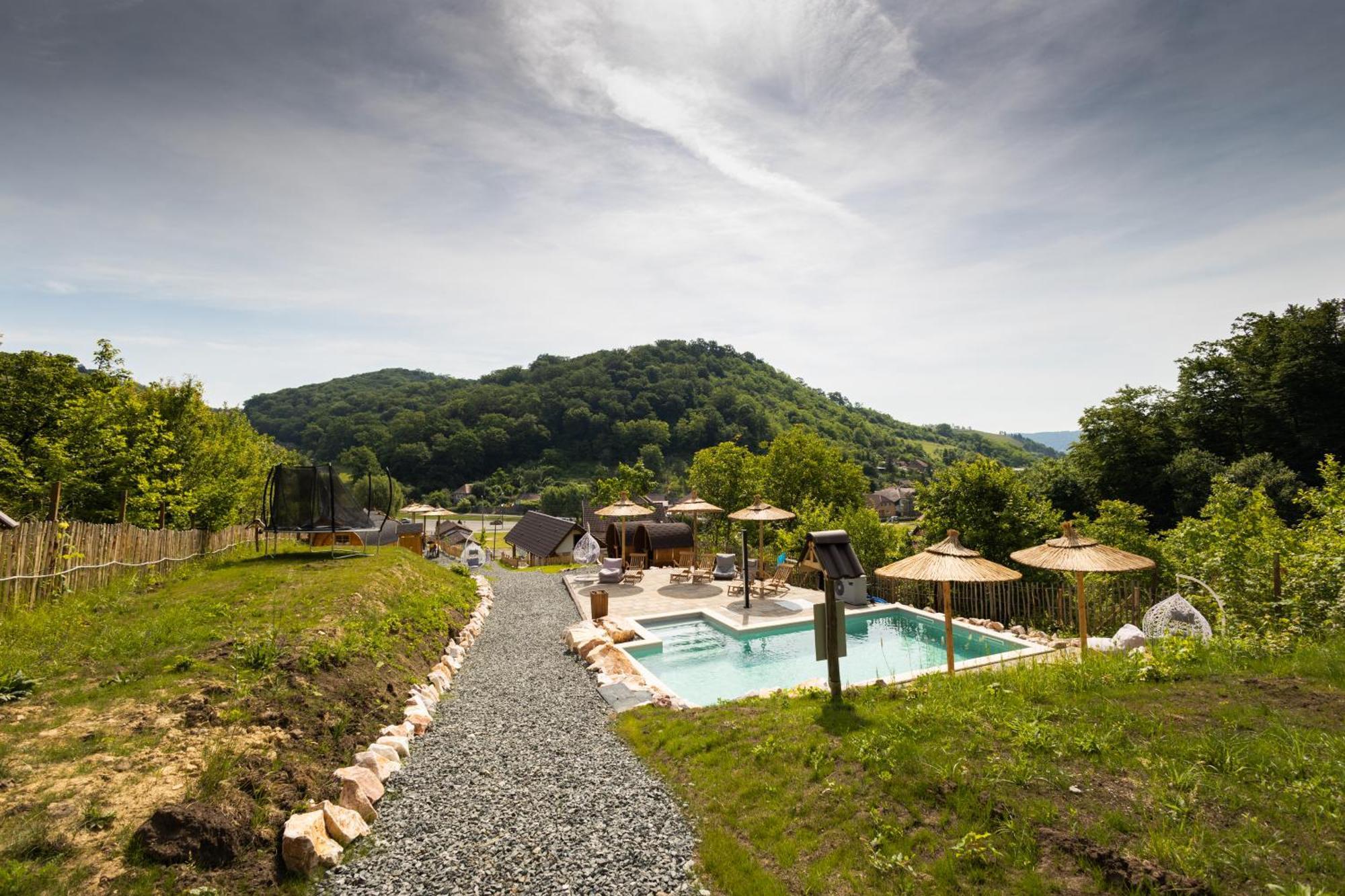 Complex Butoaiele Transilvaniei - Cazare & Spa - Natura - Relaxare Mediaş Exteriör bild